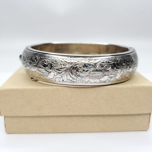 Vintage Hinged Embossed Floral Bangle Bracelet Silvertone Domed Rounded 5/8" - Picture 1 of 6